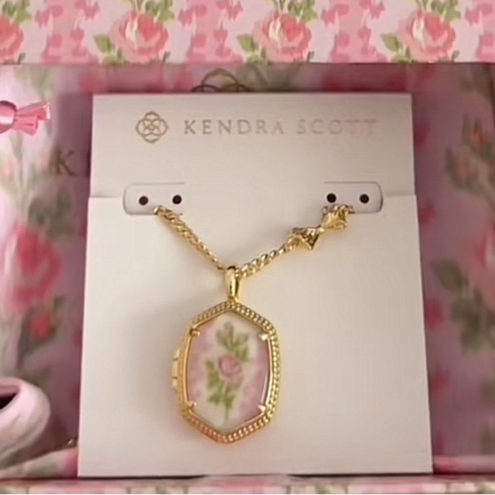 LoveShackFancy x Kendra Scott blooming heirloom pink locket gold bow necklace - Picture 2 of 9